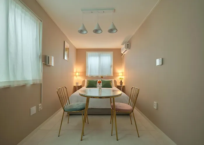 Cozy Private House Near Gyeongbokgung Entire , Stayogoo *