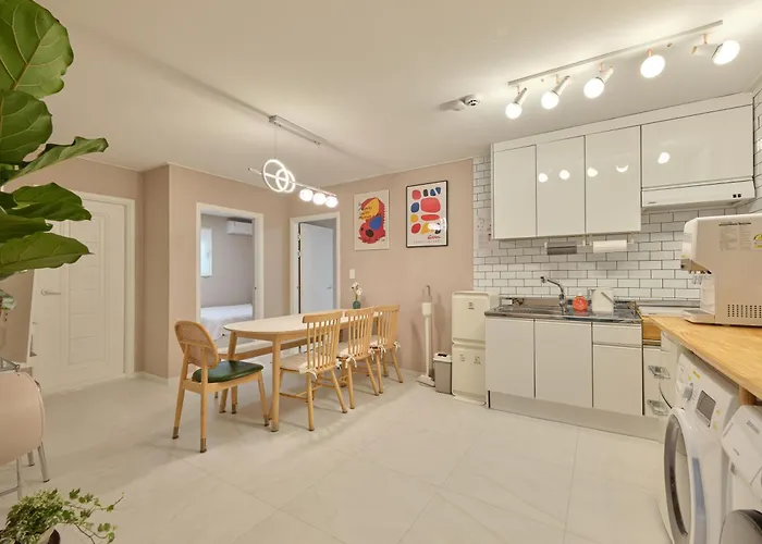 Cozy Private House Near Gyeongbokgung Entire , Stayogoo *