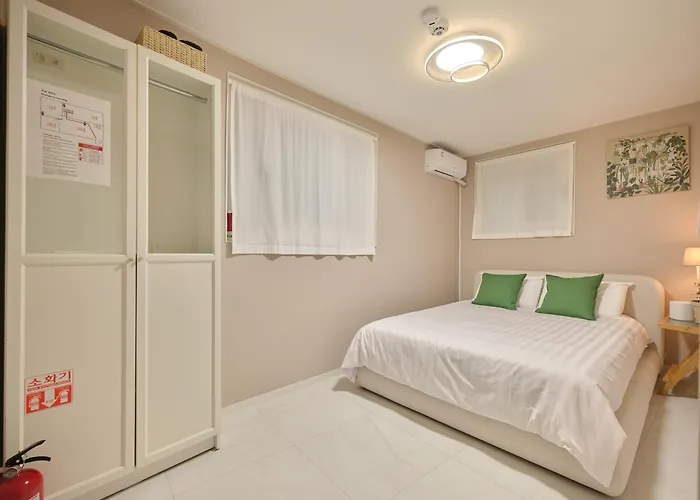 Cozy Private House Near Gyeongbokgung Entire , Stayogoo